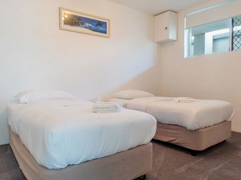 Retreat On Fourth - Dentists Australia 1