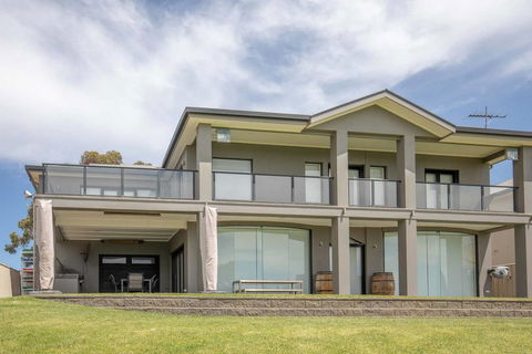 River Devine - Dentist Find 0