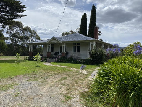 River Front Estate - Dentist Search 0