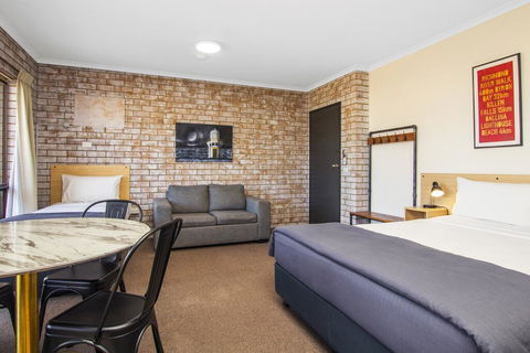 River Street Motel - Dentist Find 2