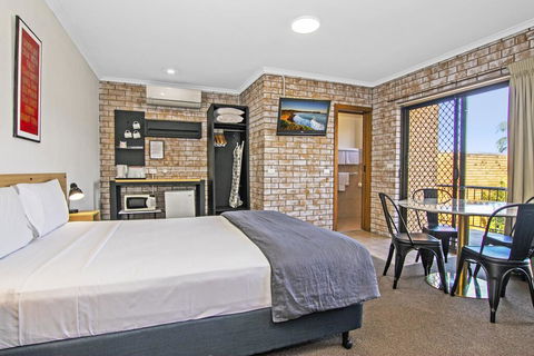 River Street Motel - Dentist Find 1