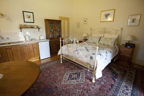 Robe House B&B - Dentist Find 1