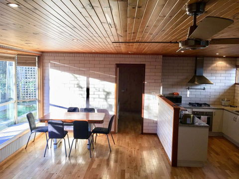 Romantic Getaway With Spa And Wifi - Pet Friendly - Dentist Find 3