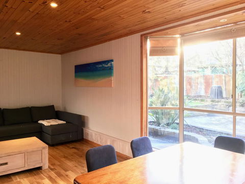Romantic Getaway With Spa And Wifi - Pet Friendly - Dentist Find 2