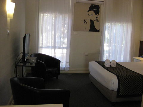 Rose City Motor Inn - Dentist Find 1