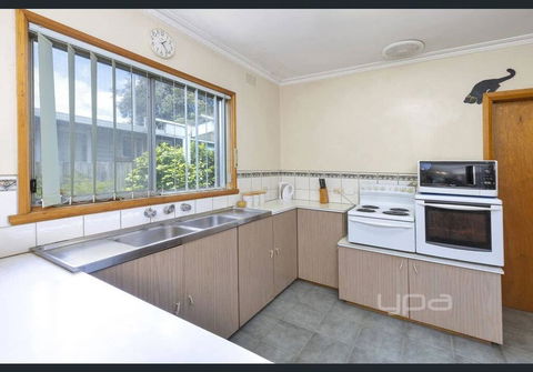 Rosebud Beachhouse Across From Beach - Dentist Search 1