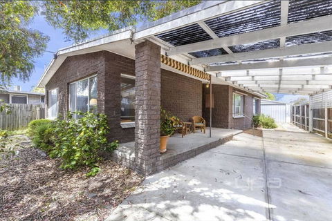 Rosebud Beachhouse Across From Beach - Dentist Search 2