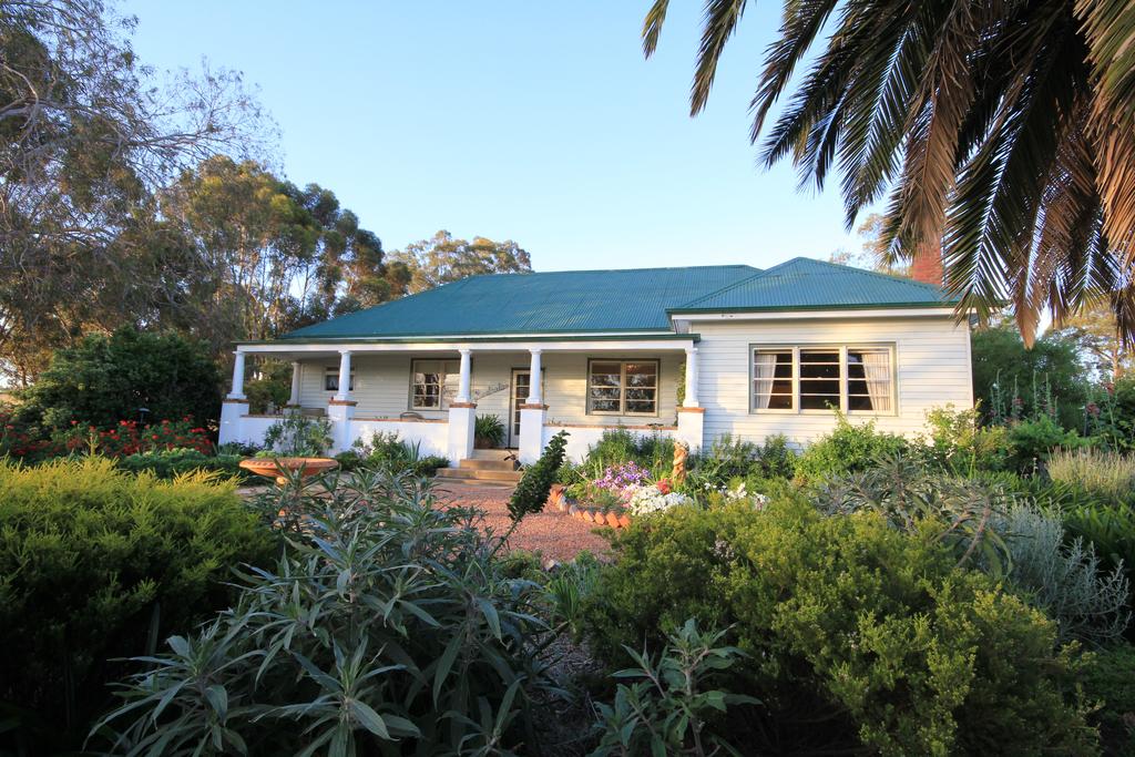 Rostrata Country House