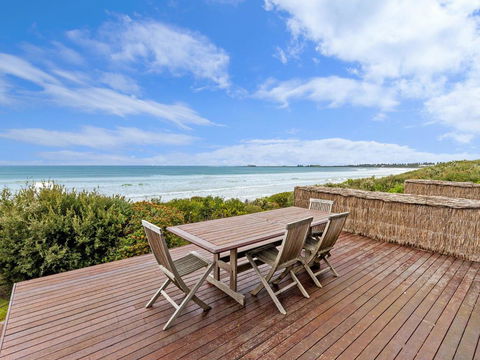 RUBY'S BEACHFRONT - Dentist Find 0