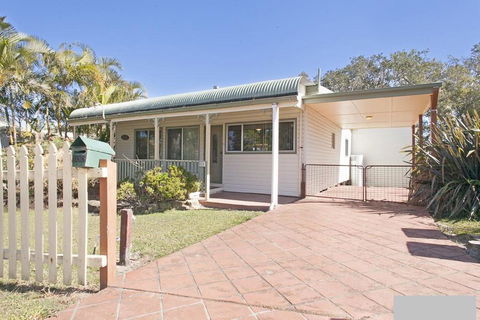 Ryans Cottage - Sawtell, NSW - Dentist Find 1