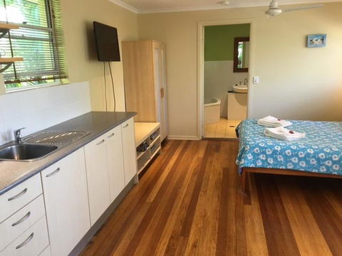 Safety Beach Ocean Bungalows - Dentist Find 0