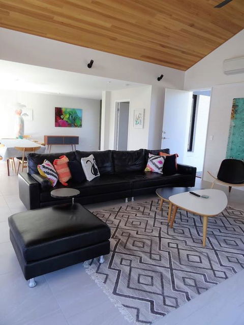 Salty Lark Beach House - Dentist Find 3