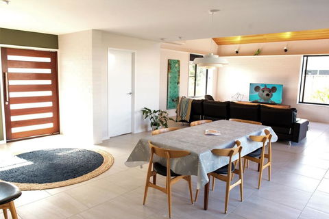 Salty Lark Beach House - Dentist Find 1