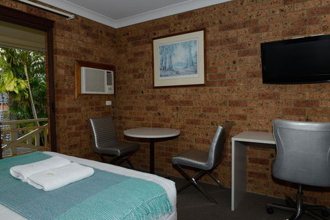 Sapphire Palms Motel - Dentists Australia 3