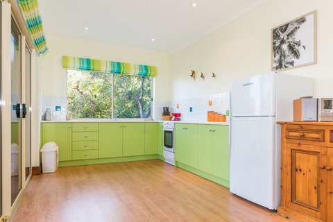 Seaclusion - 8 View Court Carrickalinga - Dentist Search 3