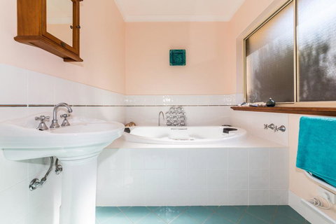 Seaclusion - 8 View Court Carrickalinga - Dentist Search 2