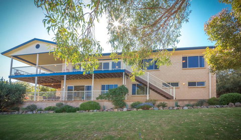 Seaclusion - 8 View Court Carrickalinga - Dentist Search 1