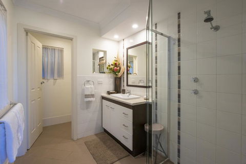 Searenity Holiday Accommodation - Dentist Search 1