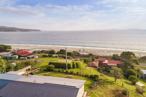 Seaview Family Retreat - Dentist Find 1