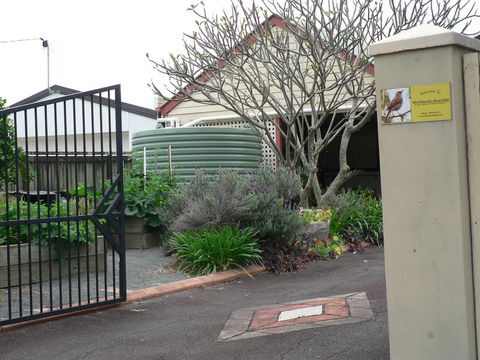 Self-contained 2 Bedroom Apartment - Dentist Find 0