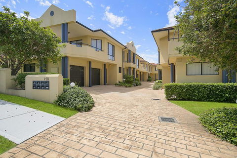 Seychells - Toowoon Bay - Dentists Australia 0
