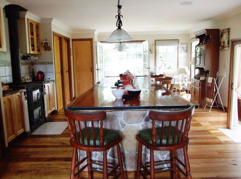 Shakespeare's Wilderness Chalet - Dentists Australia 2