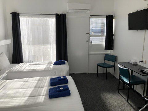 Ship Inn Motel - Dentist Search 3