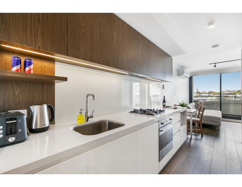 Shop Til You Drop At Sleek Unit In Hip Area - Dentists Australia 2