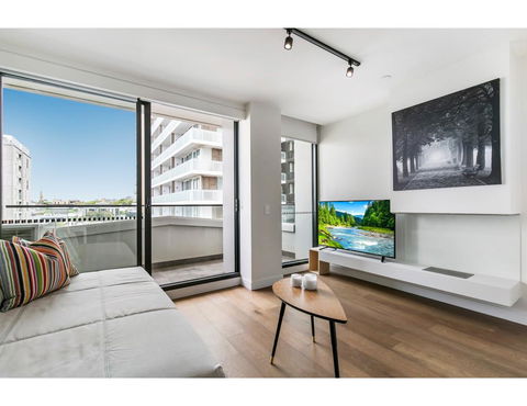 Shop Til You Drop At Sleek Unit In Hip Area - Dentists Australia 0