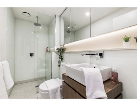 Shop Til You Drop At Sleek Unit In Hip Area - Dentists Australia 3