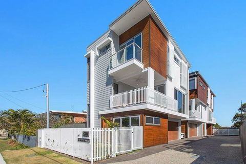 Silica Sands Beach House - Dentist Find 0