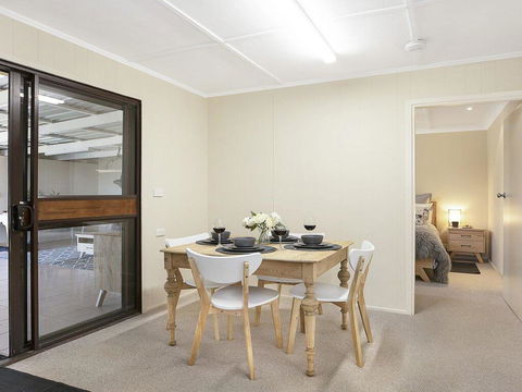 Silky Oak Cottage - Cosy With Country Views - Dentist Find 3