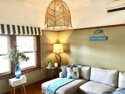 Sinnamon's By The Sea - Dentist Find 1