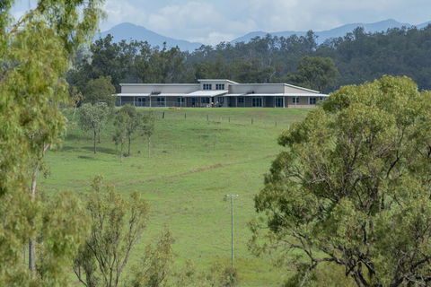 Skyline Farm House - Dentists Australia 1