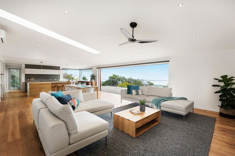 Skyluxe Luxury Retreat With Water Views And Deluxe Interior From Every Room - Dentists Australia 0