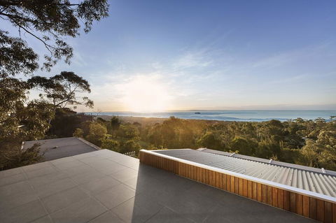 Skyluxe Luxury Retreat With Water Views And Deluxe Interior From Every Room - Dentists Australia 1