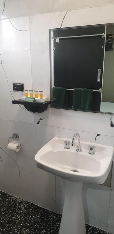Smerdon Lodge Motel - Dentist Find 3