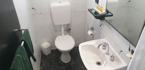 Smerdon Lodge Motel - Dentist Find 1