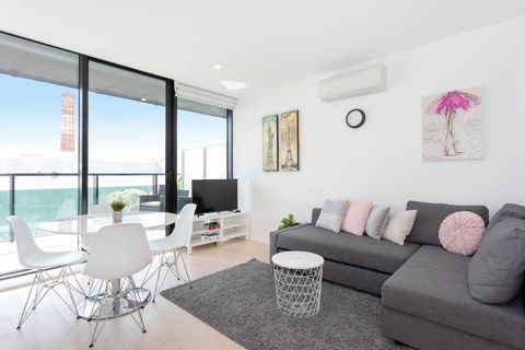 South Yarra City View Apartment With Car Park, Amazon Alexa, Spotify, Netflix, And WiFi - Dentists Australia 1