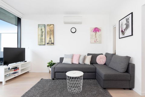 South Yarra City View Apartment With Car Park, Amazon Alexa, Spotify, Netflix, And WiFi - Dentists Australia 2