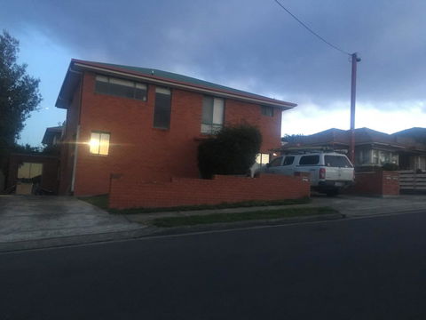 Spacious And Central To CBD - Dentist Search 3