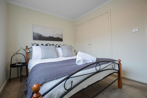 Spacious Lovely 5Beds Home@Point Cook - Dentist Find 2