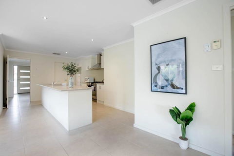Spacious Lovely 5Beds Home@Point Cook - Dentist Find 3