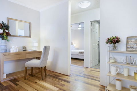 Spacious Renovated Apartment In Quiet Area - Dentist Search 1