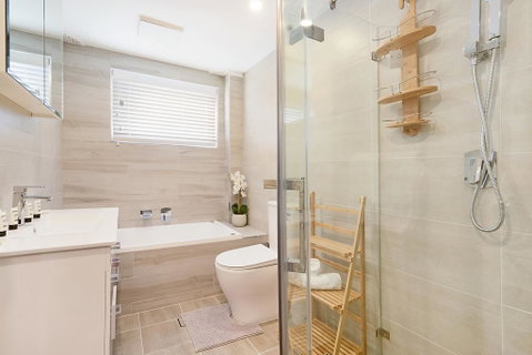Spacious Renovated Apartment In Quiet Area - Dentist Find 3