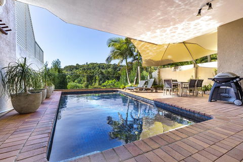 Split-living With Ocean Views, Noosa Heads - Dentist Find 0