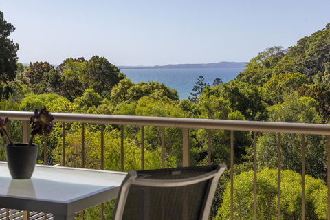 Split-living With Ocean Views, Noosa Heads - Dentist Find 2
