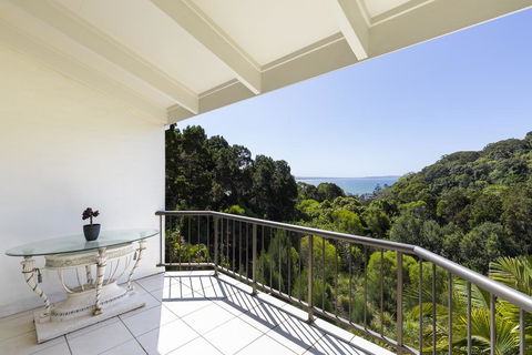 Split-living With Ocean Views, Noosa Heads - Dentist Find 1