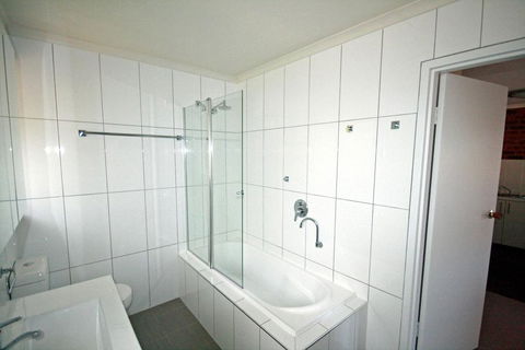 Sponars Onshore Apartment 1 - FREE Unlimited WIFI - Dentist Search 1