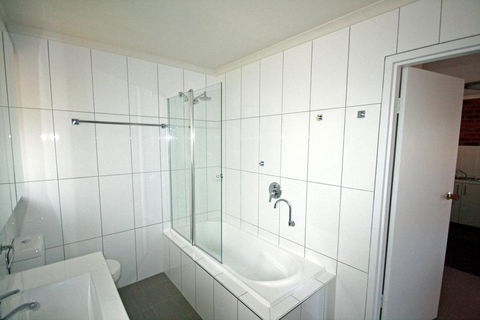 Sponars Onshore Apartment 1 - FREE Unlimited WIFI - Dentist Search 3